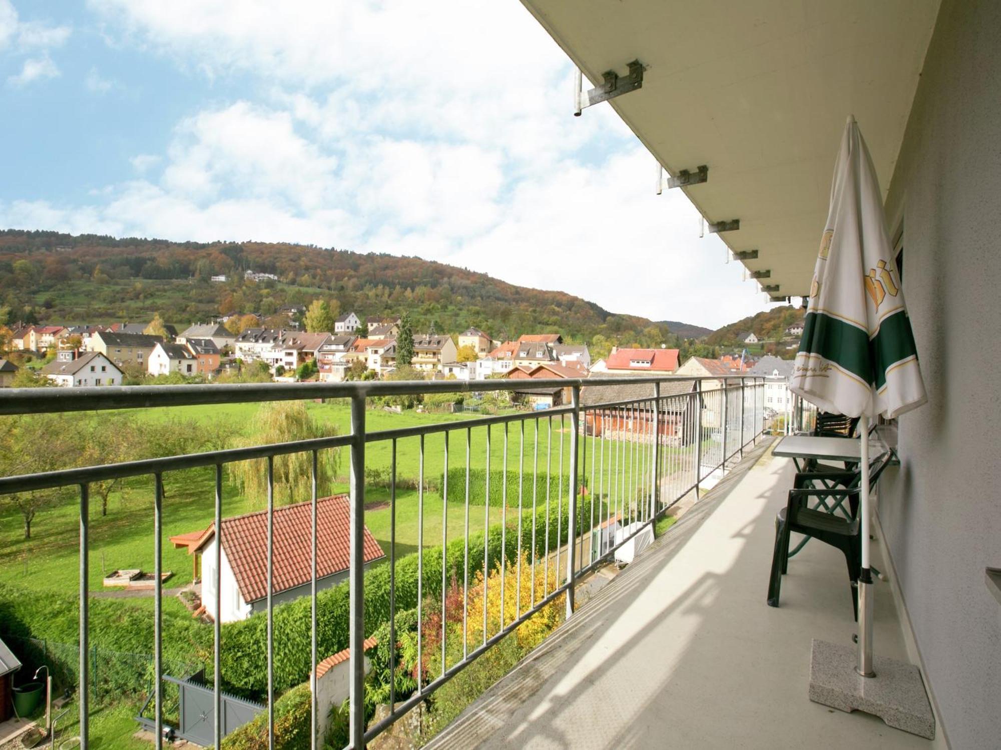 Apartment In Bollendorf With Forest View エクステリア 写真
